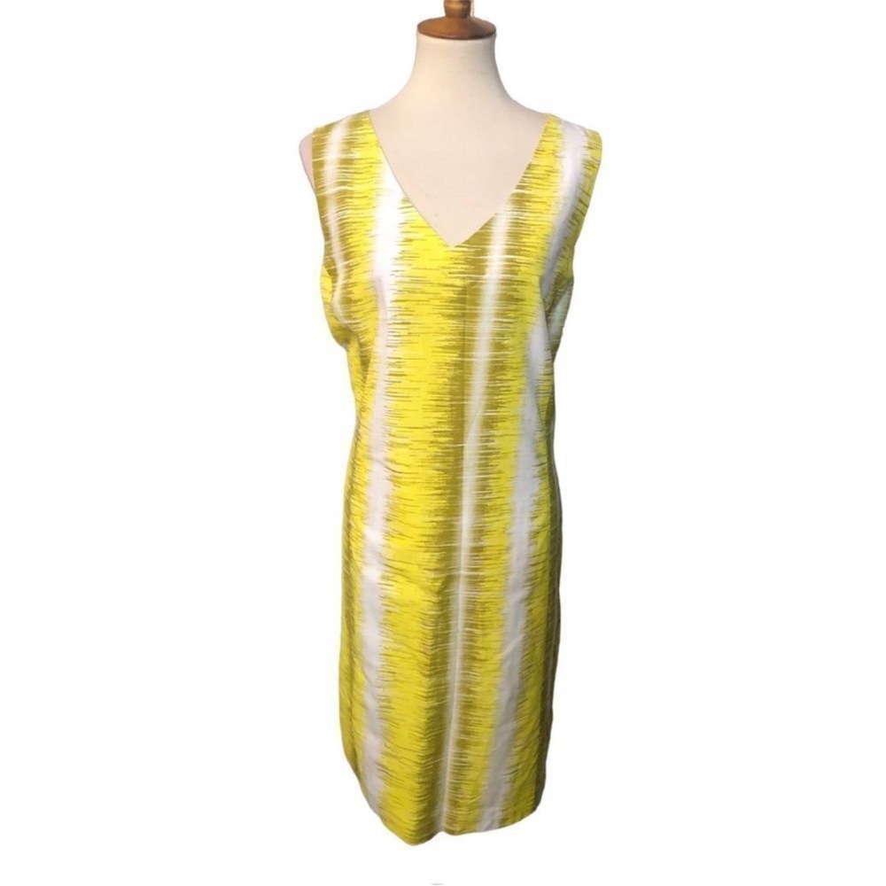 Larry Levine vee neck yellow white and beige print sheath dress Size 18